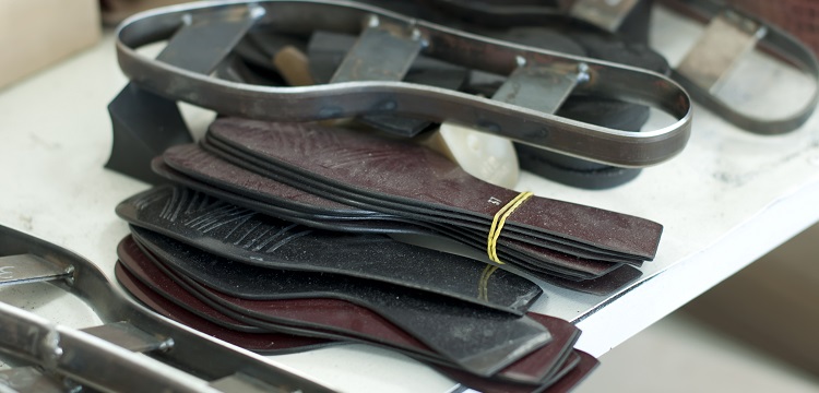 汽車電子電氣架構(gòu)簡(jiǎn)介?安博檢測(cè)專業(yè)為您提供移動(dòng)電源FCC-SDOC認(rèn)證服務(wù)，產(chǎn)品檢測(cè)認(rèn)證找哪家機(jī)構(gòu) 